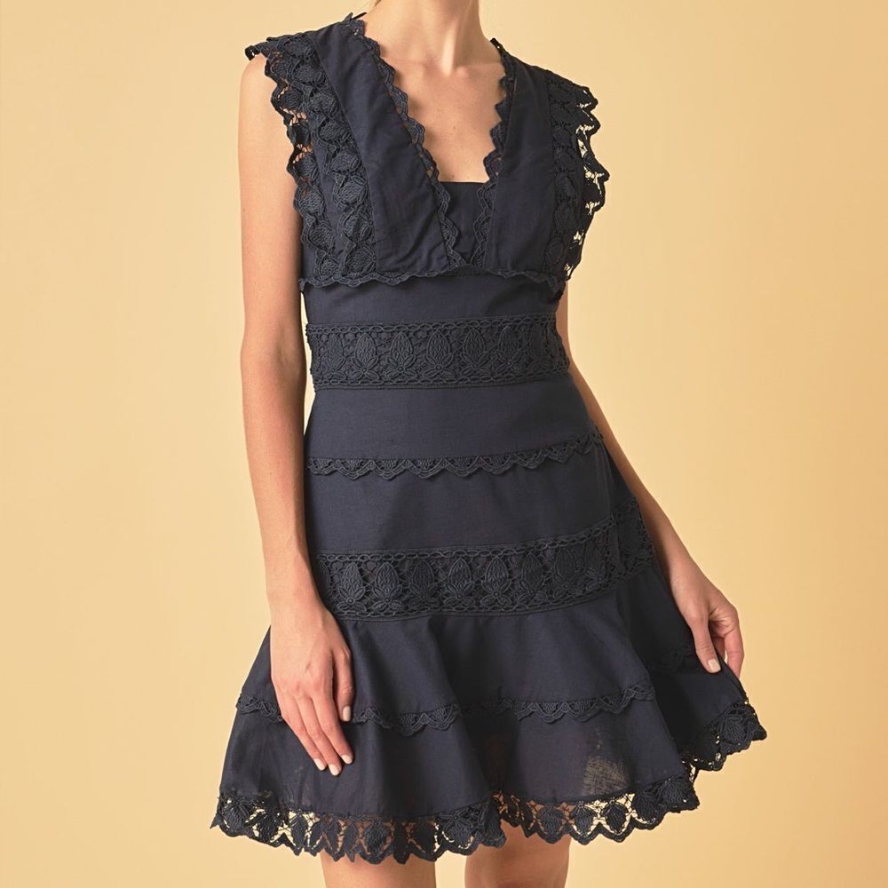 NWOT Revolve Endless Rose PLUNGING NECK LACE TRIM MINI DRESS womens size large